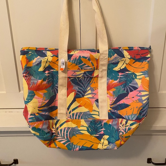 Overnight Tote- FREE with $40+ bundle ! Must bundle for $5 - Picture 1 of 3
